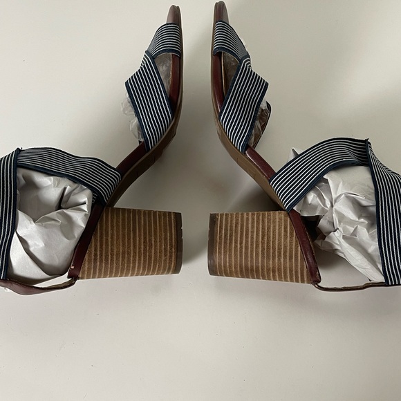 Crown Vintage Woman’s Striped Stretch Ankle Heel Shoes Sandals Size 9 - Picture 6 of 9